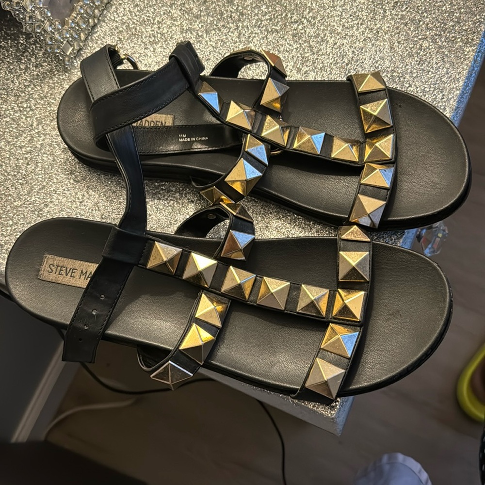 Studded sandals black and gold